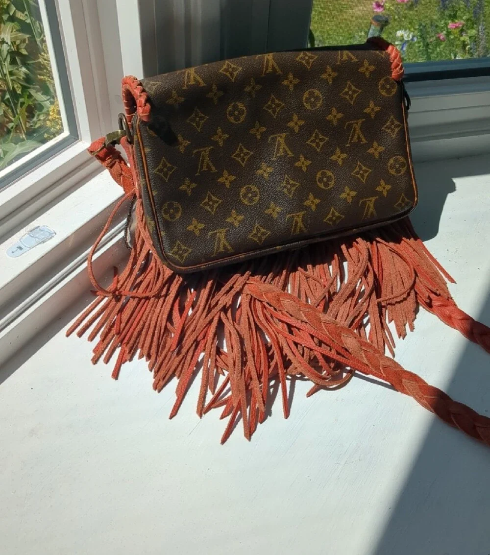 Louis Vuitton monogram lv